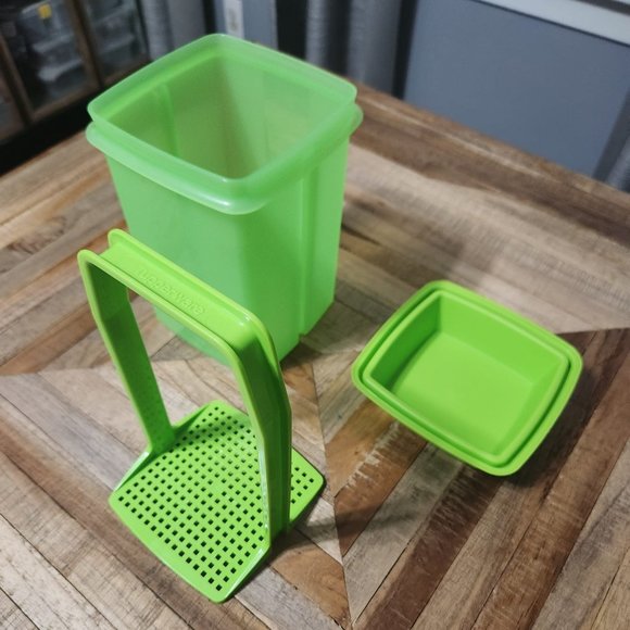 Tupperware 8 1/2 " tall Pick-A-Deli Pickle Keeper Green Lid Insert 3 pc - Picture 2 of 7